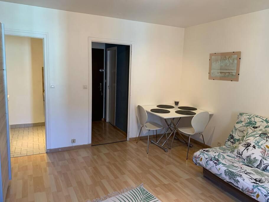 Aubenas Plein Centre Tout Pres Du Chateau 외부 사진
