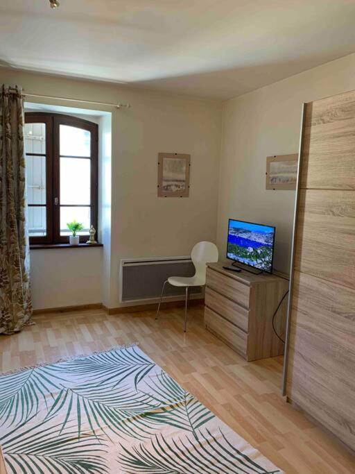 Aubenas Plein Centre Tout Pres Du Chateau 외부 사진
